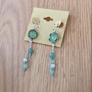❤️ Silver and Green Beaded Earrings NWOT